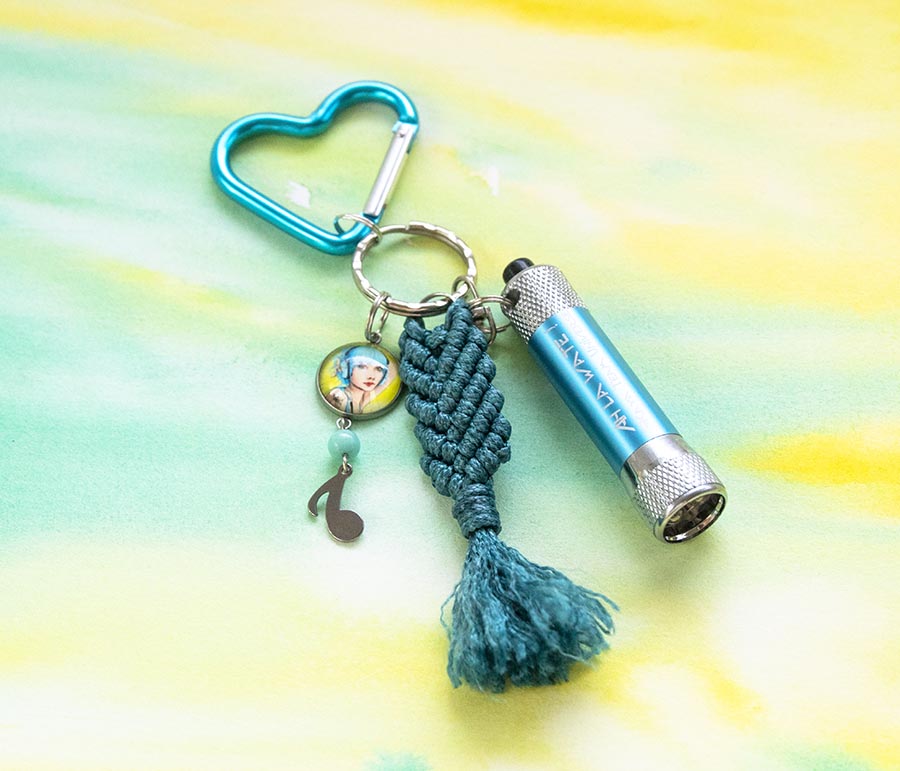 Charme de sac, porte-clé, lampe de poche – Image 18