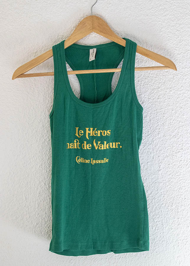 Citation dorée sur tissu tee-shirt